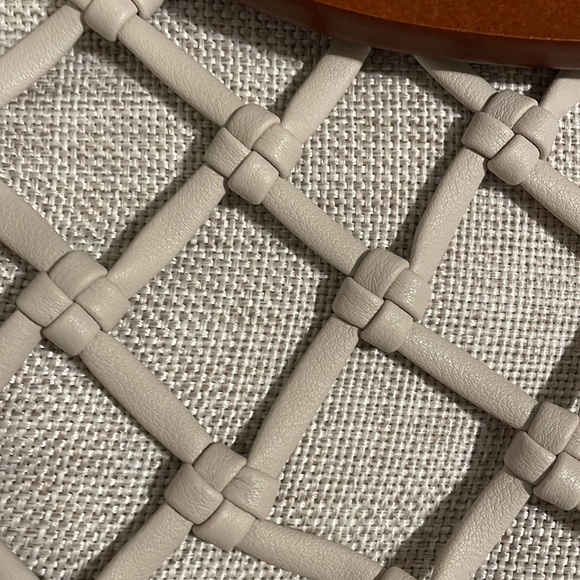 Crossbody satchel with wooden handles and crossbody strap - Picture 8 of 8